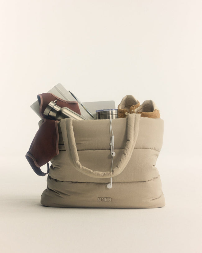 12DAYSONER_PUFFY_TOTE_BAG_SAND_250930_PDP_1440x1800_04_650x.jpg