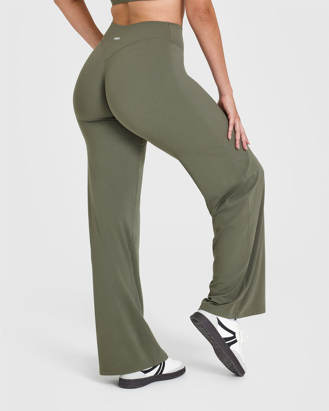 240927_SOFTMOTION_STRAIGHT_LEG_BOTTOMS_ALPINEGREEN_PDP_1440x1800_02_650x.jpg