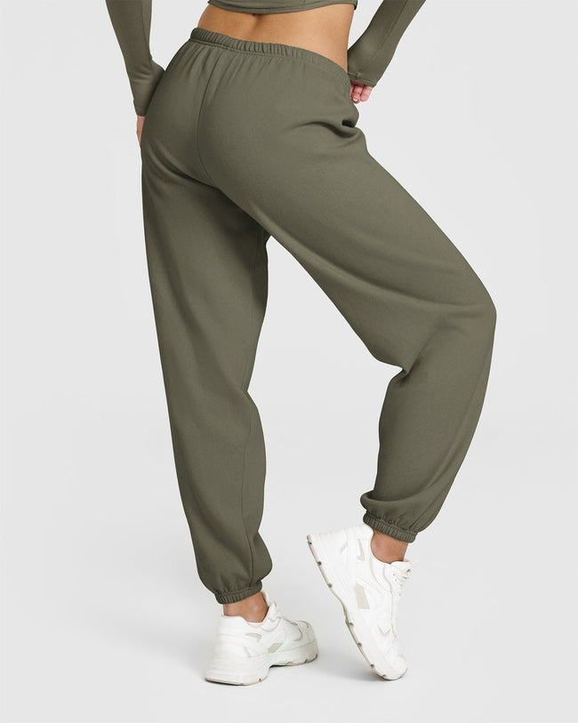 241010_SOFTMOTION_MID-WEIGHT_LOUNGE_JOGGER_ALPINEGREEN_PDP_1440x1800_02_650x.jpg