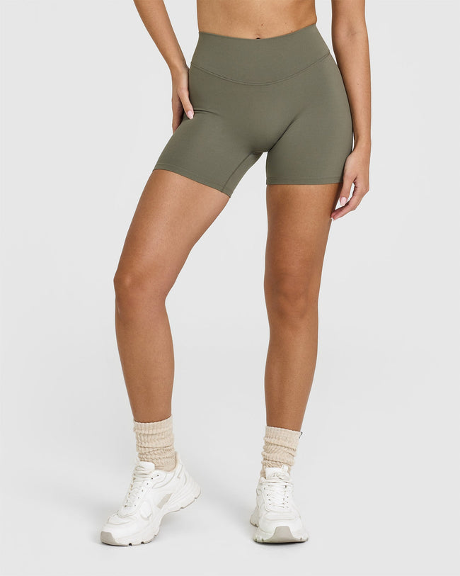 241010_SOFTMOTION_SHORTS_ALPINEGREEN_PDP_1440x1800_01_650x.jpg
