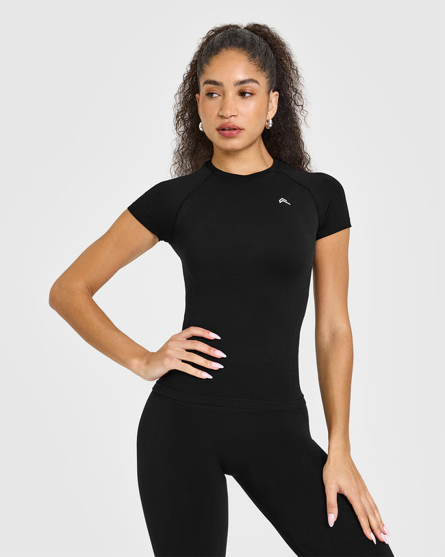241122_NOOS_GO_TO_SEAMLESS_FITTED_TOP_BLACK_PDP_1440x1800_01_650x.jpg