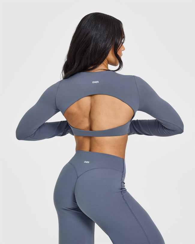 250123_LIFTING_TEAM_SOFTMOTION_LONG_SLEEVE_CROP_TOP_GRANITEBLUE_PDP_1440x1800_02_650x.jpg