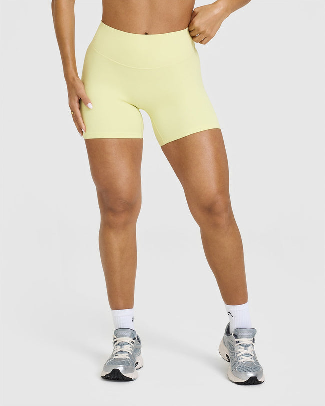 250123_LIFTING_TEAM_SOFTMOTION_SHORTS_PASTELYELLOW_PDP_1440x1800_01_650x.jpg