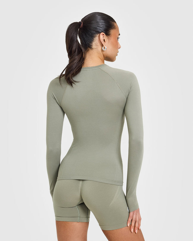 250227_STRONG_IS_A_STATEMENT_GO_TO_SEAMLESS_FITTED_LONG_SLEEVE_TOP_SOFTSAGEGREEN_PDP_1440x1800_02_650x.jpg