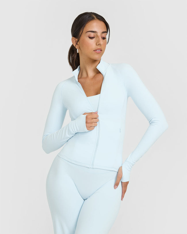 250307_BEYOND_MOVEMENT_SOFTMOTION_JACKET_CLOUDBLUE_PDP_1440x1800_01_650x.jpg