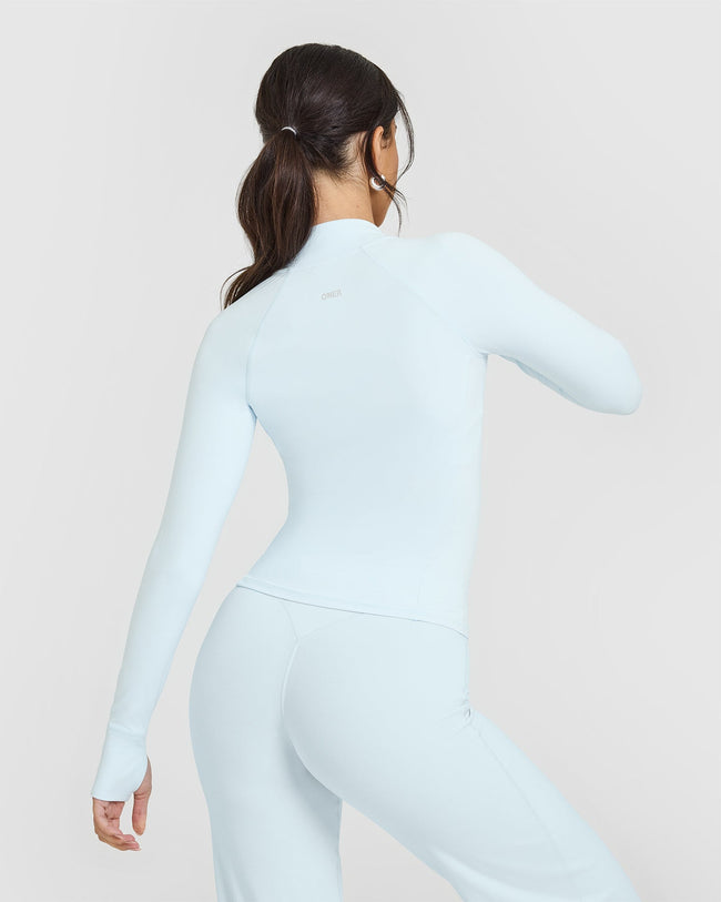 250307_BEYOND_MOVEMENT_SOFTMOTION_JACKET_CLOUDBLUE_PDP_1440x1800_02_650x.jpg