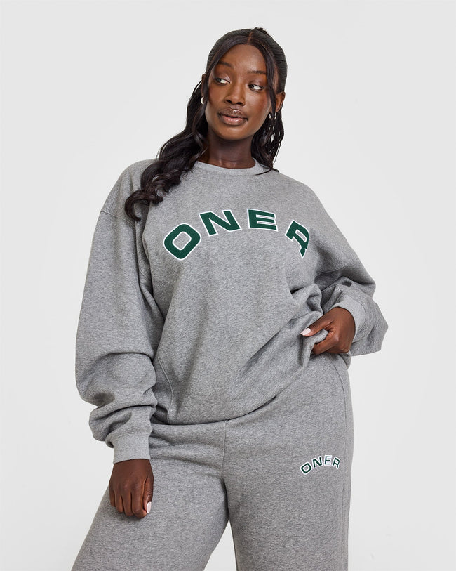 250320_LIFESTYLE_BAU_FOUNDATIONS_GRAPHIC_SWEATSHIRT_CHARCOALMARL_PDP_1440x1800_01_650x.jpg