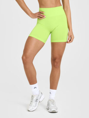 EFFORTLESS SEAMLESS SHORTS WITH WHITE LOGO