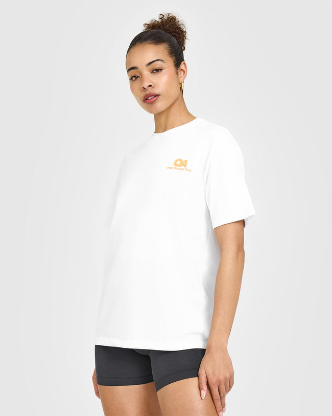 250409_HYBRID_CLASSIC_LIGHTWEIGHT_T-SHIRT_PRINTED_GRAPHIC_WHITE_PDP_1440x1800_01_650x.jpg