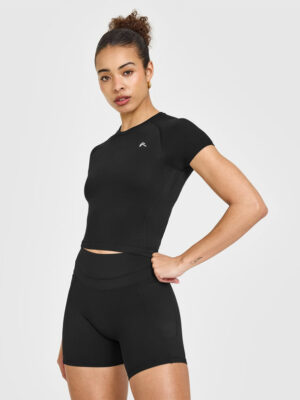 GO TO SEAMLESS FITTED MID TOP