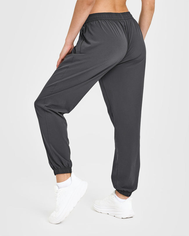 250410_HYBRID_AIRMOVE_JOGGERS_COAL_PDP_1440x1800_02_650x.jpg