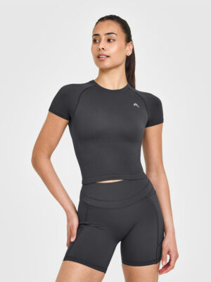 GO TO SEAMLESS FITTED MID TOP