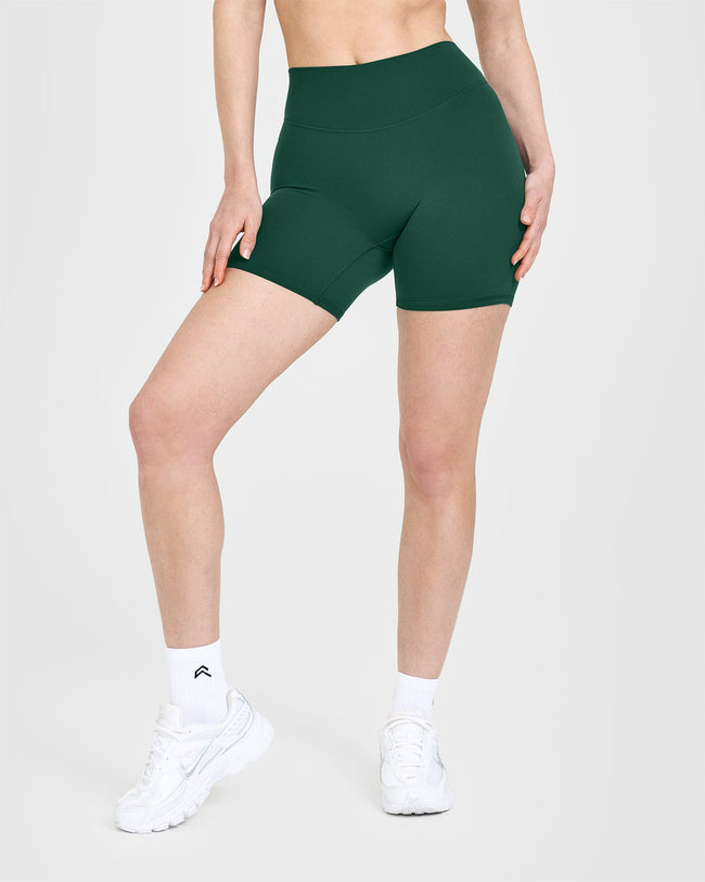 250416_SUMMERSEASONAL_SOFTMOTION_SHORTS_RACINGGREEN_PDP_1440x1800_01_650x.jpg