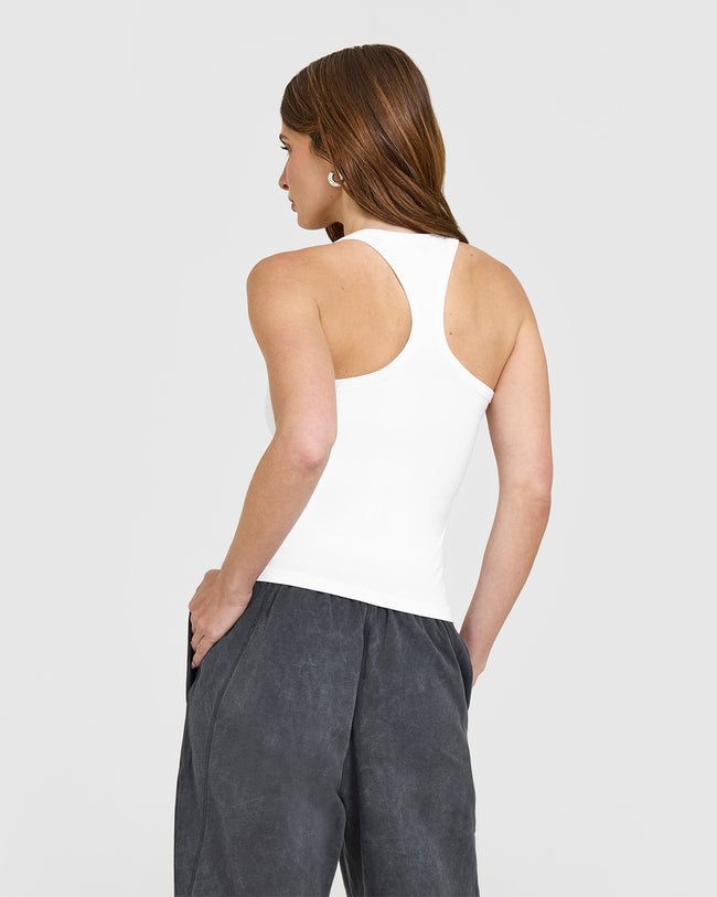 250513_LIFESTYLEBAU_COTTON_FITTED_VEST_WHITE_PDP_1440x1800_02_89d5145d-969a-4f40-9112-387dbbced8ba_650x.jpg