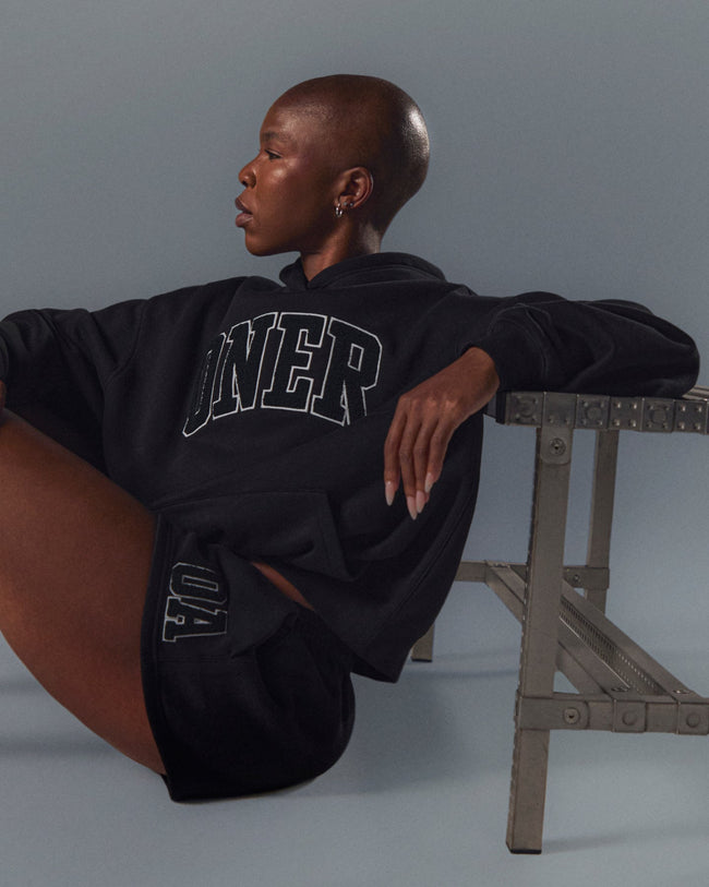 ACCENTUATE_FOUNDATIONS_OVERSIZED_ONER_25_HOODIE_BLACK_PAUSE_RECHARGE_SOFTMOTION_HIGH_WAISTED_CAPRI_PANTS_BLACK_250718_PDP_1440x1800_02_650x.jpg