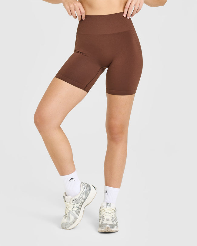 BAU_EFFORTLESS_SEAMLESS_SHORTS_RUSTICBROWN_250826_PDP_1440x1800_01_650x.jpg