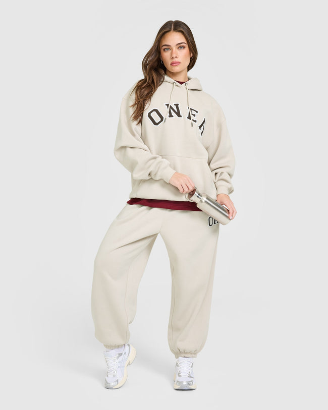 BAU_GRAPHIC_INJECT_FOUNDATIONS_OVERSIZED_GIRLFRIEND_JOGGERS_SAND_250930_PDP_1440x1800_03_650x.jpg