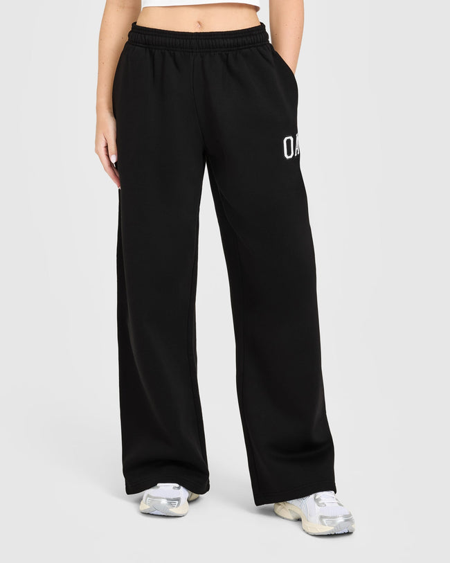 BAU_GRAPHIC_INJECT_FOUNDATIONS_OVERSIZED_GIRLFRIEND_STRAIGHT_LEG_JOGGERS_BLACK_250930_PDP_1440x1800_01_be5550c2-cb2d-4596-ac8c-3dbb8278c82b_650x.jpg