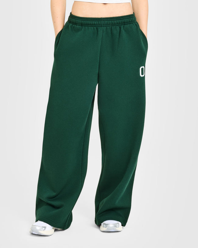 BAU_GRAPHIC_INJECT_FOUNDATIONS_OVERSIZED_GIRLFRIEND_STRAIGHT_LEG_JOGGERS_RACINGGREEN_250930_PDP_1440x1800_01_24acfe28-d2d2-4649-a476-b39edb8a2fd7_650x.jpg