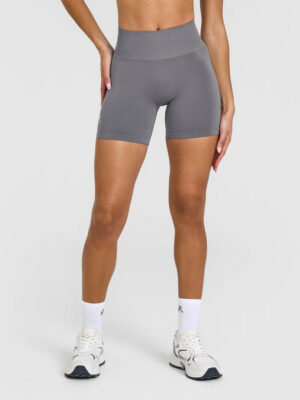 EFFORTLESS SEAMLESS SHORTS WITH WHITE LOGO