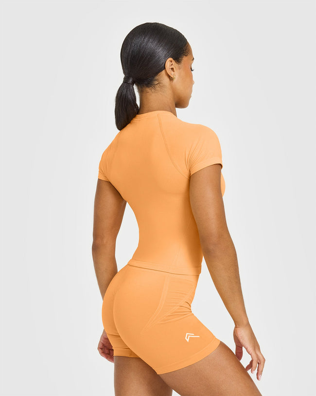 HYBRID_GO_TO_SEAMLESS_FITTED_MID_TOP_POWDEREDORANGE_250623_PDP_1440x1800_02_650x.jpg
