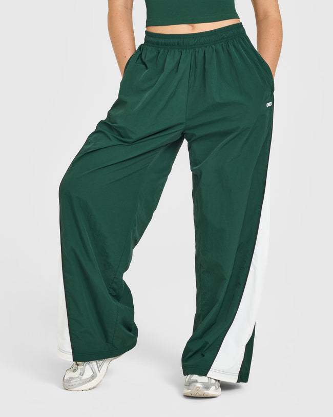 LIFESTYLE_BAU_OVERSIZED_PIPED_WOVEN_STRAIGHT_LEG_TRACK_BOTTOMS_RACINGGREEN_250806_PDP_1440x1800_01_650x.jpg