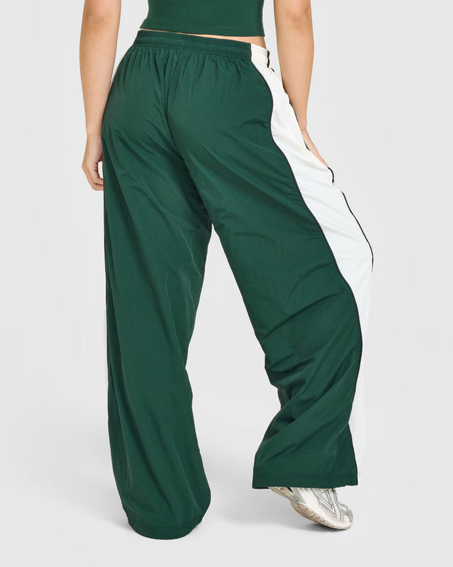 LIFESTYLE_BAU_OVERSIZED_PIPED_WOVEN_STRAIGHT_LEG_TRACK_BOTTOMS_RACINGGREEN_250806_PDP_1440x1800_02_650x.jpg