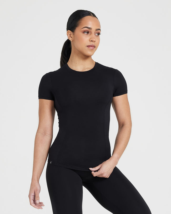 MELLOW_SOFT_SHORT_SLEEVE_T-SHIRT_BLACK_01_650x.jpg