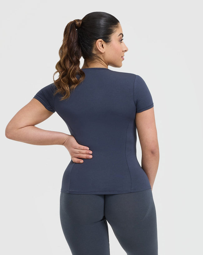 MELLOW_SOFT_SHORT_SLEEVE_T-SHIRT_TRUE_NAVY_02_650x.jpg