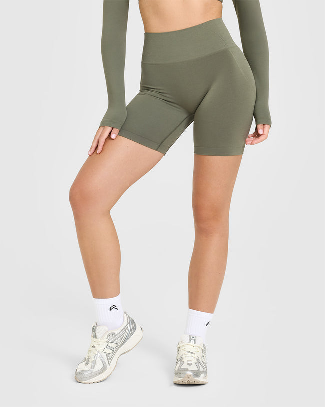 OA_X_BRENDA_EFFORTLESS_SEAMLESS_SHORTS_ALPINEGREEN_250805_PDP_1440x1800_01_650x.jpg