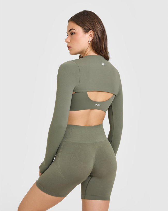OA_X_BRENDA_SOFTMOTION_SHRUG_COVER_ALPINEGREEN_250805_PDP_1440x1800_02_650x.jpg