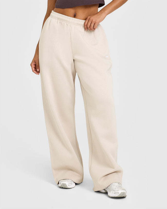 OUTDOOR_ACTIVE_REST_DAY_FOUNDATIONS_OVERSIZED_STRAIGHT_LEG_JOGGER_SAND_250828_PDP_1440x1800_01_650x.jpg