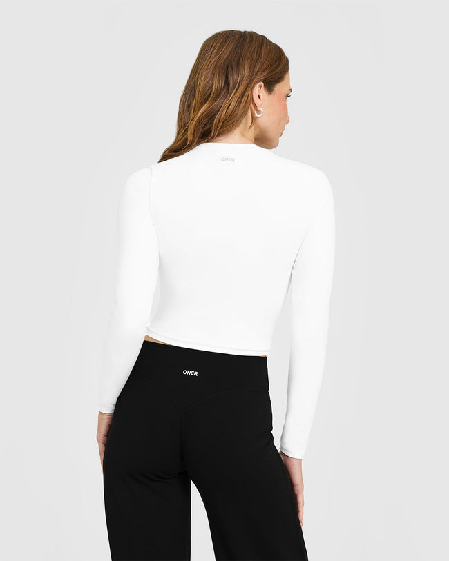 OUTDOOR_ACTIVE_REST_DAY_SOFTMOTION_LONG_SLEEVE_MID_TOP_WHITE_250829_PDP_1440x1800_02_650x.jpg