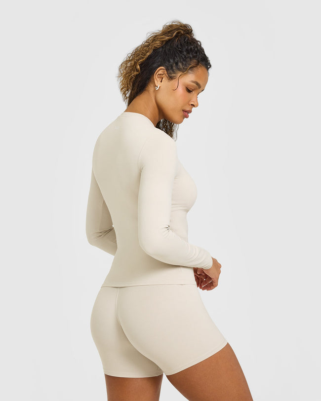 OUTDOOR_ACTIVE_REST_DAY_SOFTMOTION_LONG_SLEEVE_TOP_SAND_250828_PDP_1440x1800_02_650x.jpg