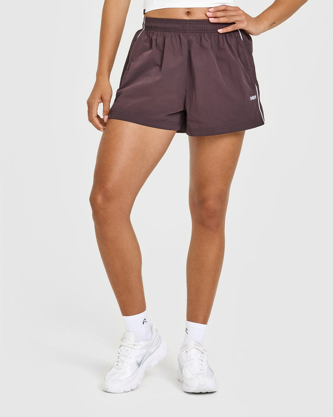 Q3COLOURINJECTION_OVERSIZED_WOVEN_SHORTS_DARKUMBERBROWN_250619_PDP_1440x1800_01_650x.jpg