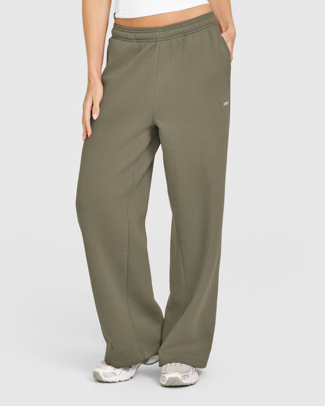 WINTER_SEASONAL_FOUNDATIONS_STRAIGHT_LEG_JOGGERS_ALPINEGREEN_250915_PDP_1440x1800_01_c374ccc0-2e43-4404-8079-f266965e80db_650x.jpg