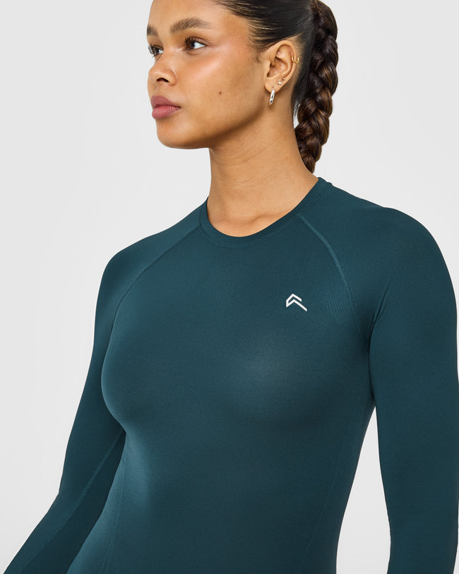 WINTER_SEASONAL_GO_TO_SEAMLESS_FITTED_LONG_SLEEVE_TOP_OILBLUE_250916_PDP_1440x1800_05_650x.jpg