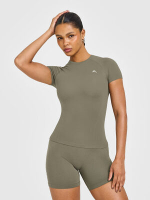 GO TO SEAMLESS FITTED TOP