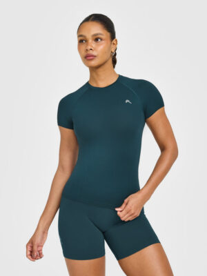 GO TO SEAMLESS FITTED TOP