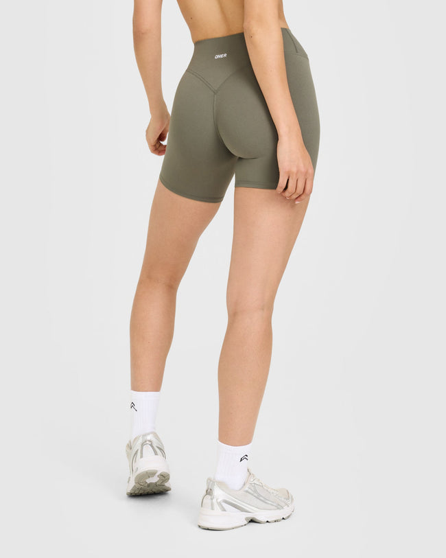 WINTER_SEASONAL_SOFTMOTION_HIGH_WAISTED_SHORTS_ALPINEGREEN_251006_PDP_1440x1800_02_2eeede3d-f65a-425a-84a6-c93c5d7f4a6d_650x.jpg