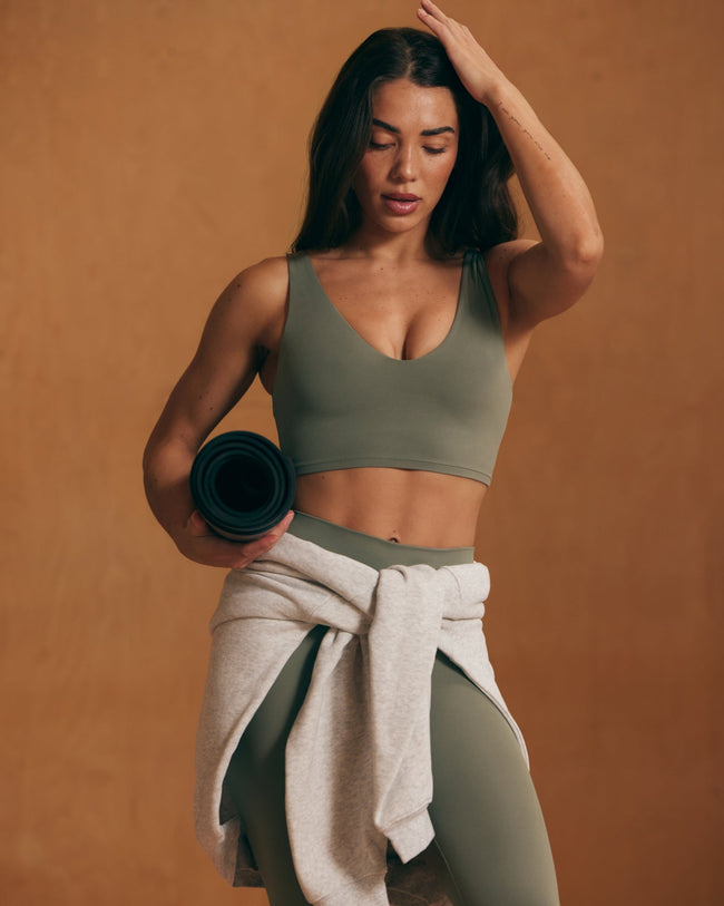 WINTER_SEASONAL_SOFTMOTION_LONGLINE_SPORTS_BRA_ALPINEGREEN_250915_PDP_1440x1800_02_7585b3a2-36e6-4883-a6a8-f2b089d80278_650x.jpg